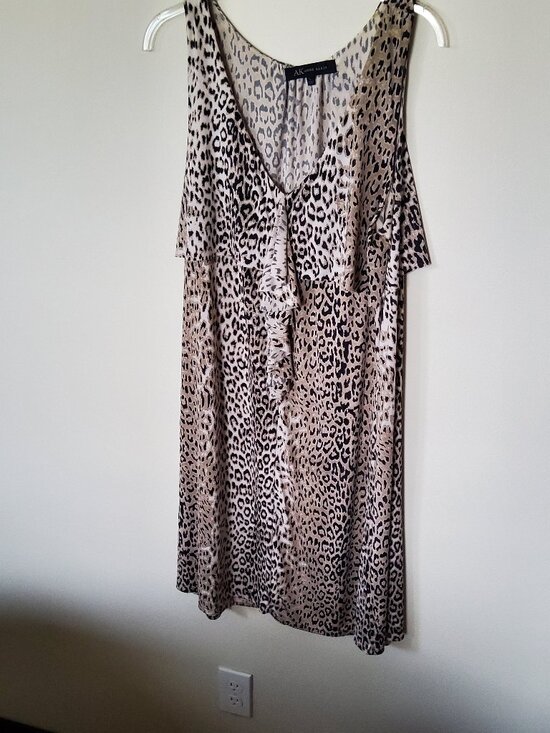 Anne Klein Dresses & Skirts - Anne Klein Animal Print Ruffle front Dress size L